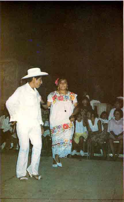 Baile de jarana en Temozón, Yucatán.