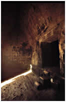 33. Dentro del Templo de las Mscaras, Kabah, 1993 Impresin en gelatina de plata 24 x 20 pulgadas 