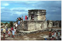 36. Templo del Dios Descendiendo, Tulm, 1985 Impresin cromognica 20 x 24 pulgadas 