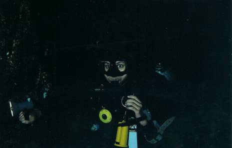 Photo 13. Diana Gutierrez during the exploration of a cave. 