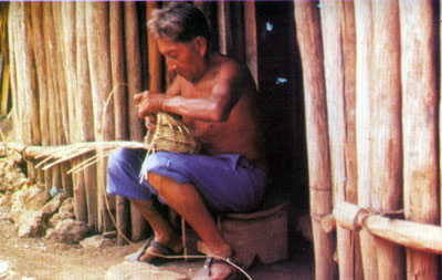 El tejido de bejuco, ancestral oficio maya.