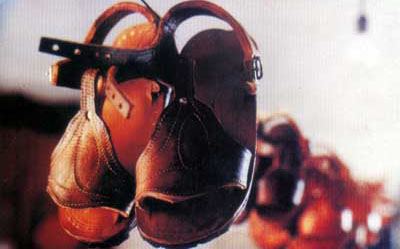 Alpargatas de campana, calzado de trabajo del campesino maya del oriente.