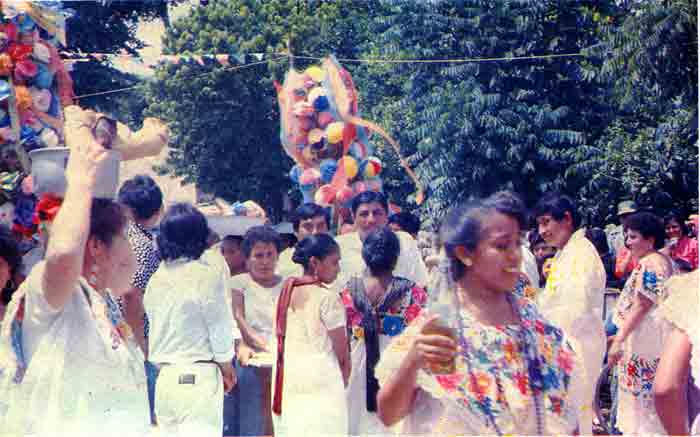 Baile de ramilletes y cabeza de cochino, Temozón, Yucatán.