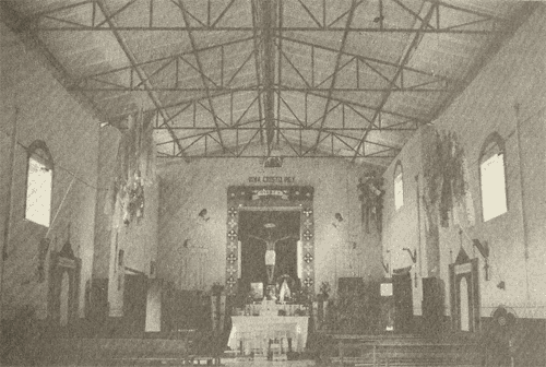 La iglesia de Popolá con los ramilletes de la Virgen de las Mercedes.