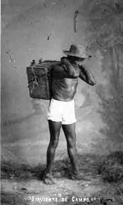 Sirviente de campo, 1880 / Fototeca Pedro Guerra, Universidad Autónoma de Yucatán 