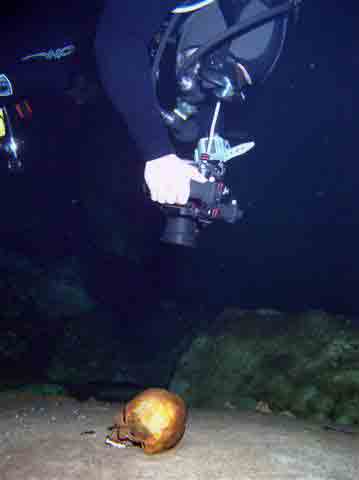Exploraci�n del Taller de Arqueolog�a Subacu�tica. Foto de Melisa French V Exploration by  Underwater Archaeology Workshop. Photo by Melisa French